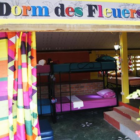 Dorm Des Fleurs Hostel Khao Lak Exterior photo