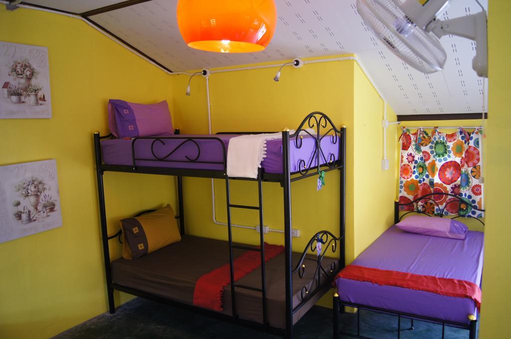 Dorm Des Fleurs Hostel Khao Lak Room photo