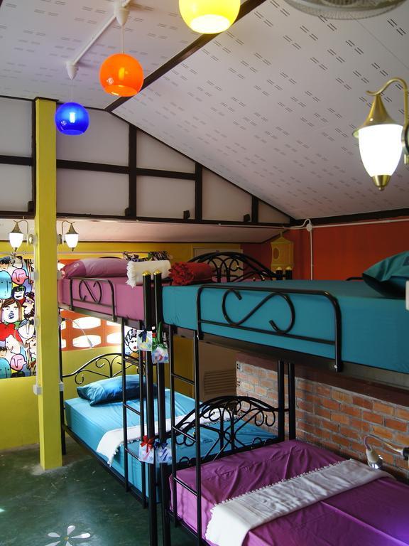 Dorm Des Fleurs Hostel Khao Lak Exterior photo