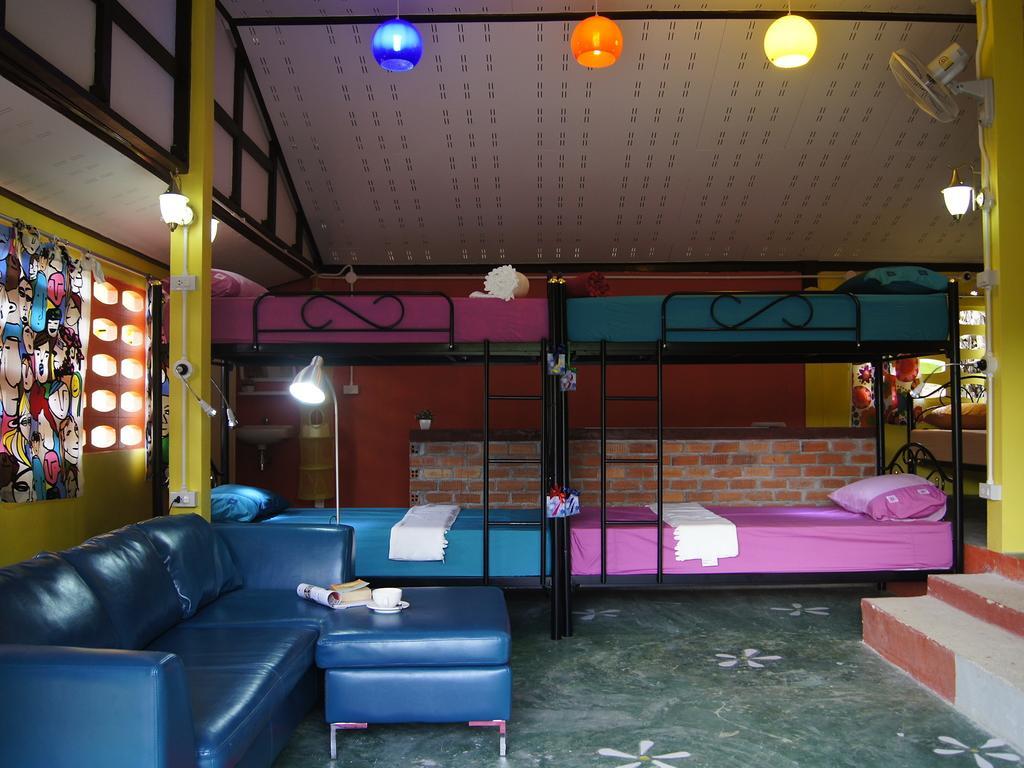 Dorm Des Fleurs Hostel Khao Lak Exterior photo