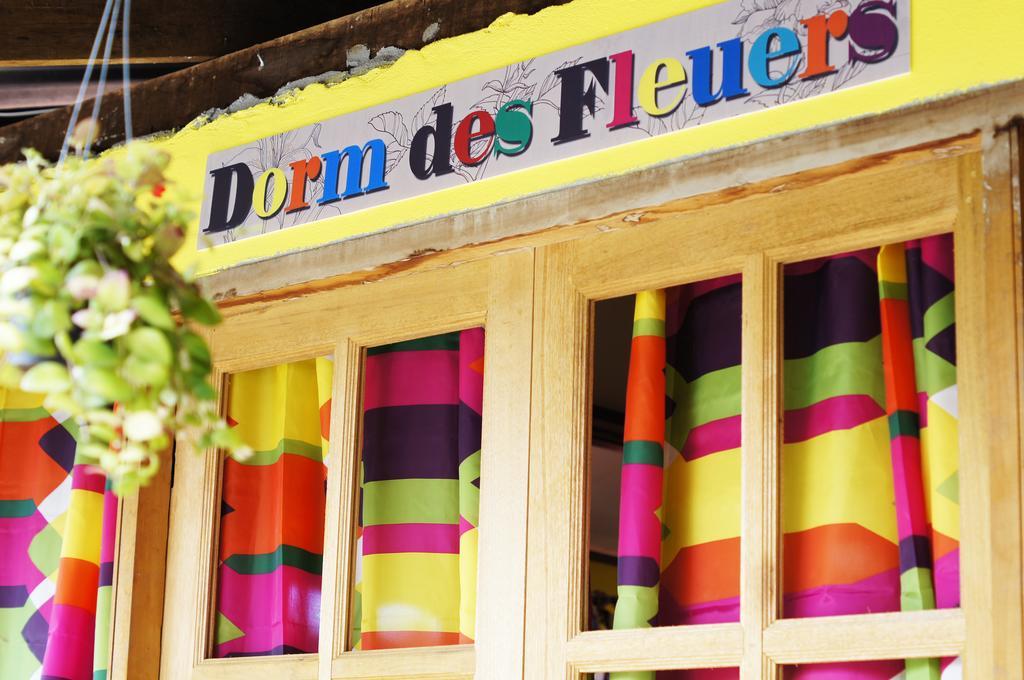 Dorm Des Fleurs Hostel Khao Lak Exterior photo