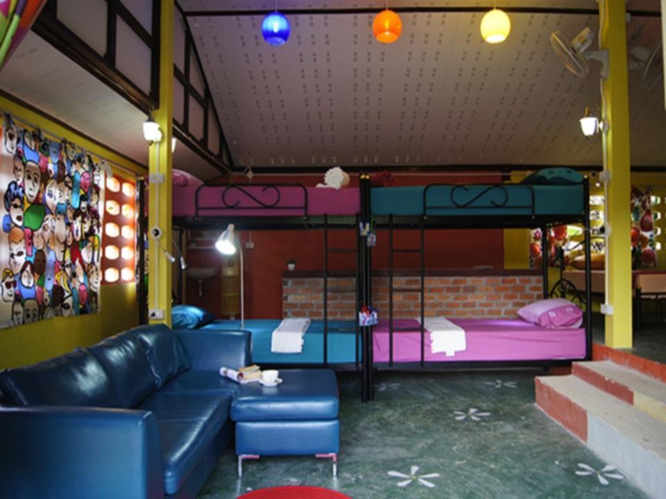 Dorm Des Fleurs Hostel Khao Lak Exterior photo
