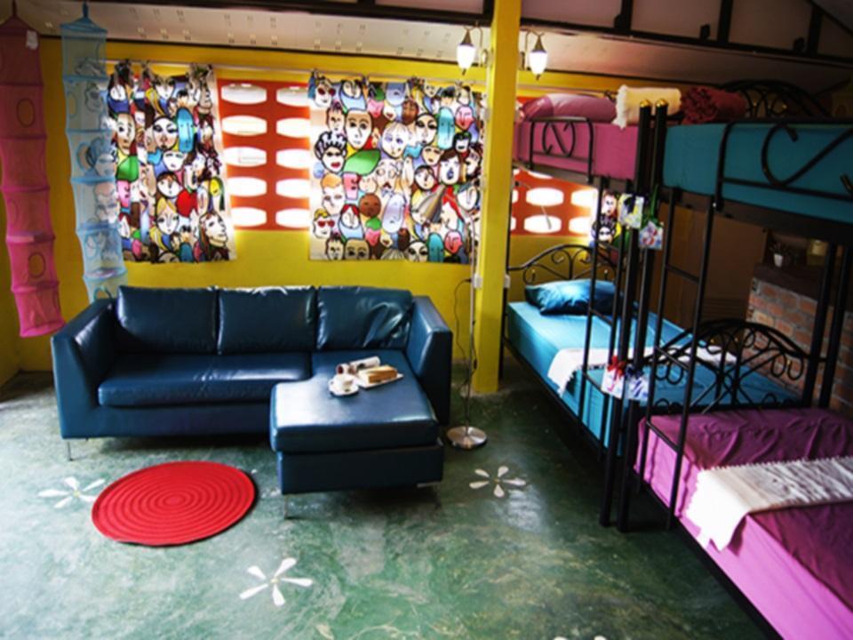 Dorm Des Fleurs Hostel Khao Lak Exterior photo