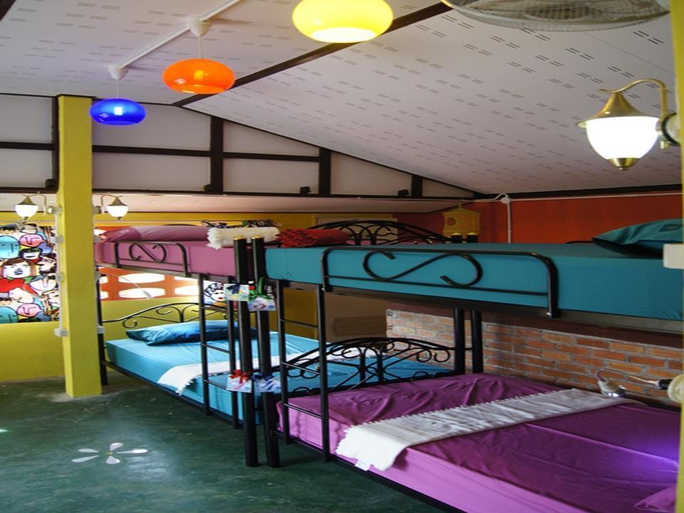 Dorm Des Fleurs Hostel Khao Lak Exterior photo