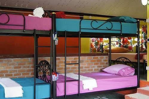 Dorm Des Fleurs Hostel Khao Lak Exterior photo