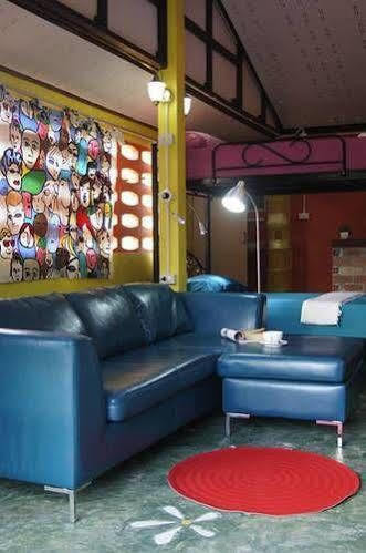 Dorm Des Fleurs Hostel Khao Lak Exterior photo